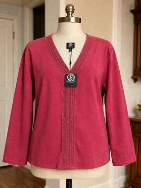 bobeau Raspberry V-Neck Embroidered Tunic Top